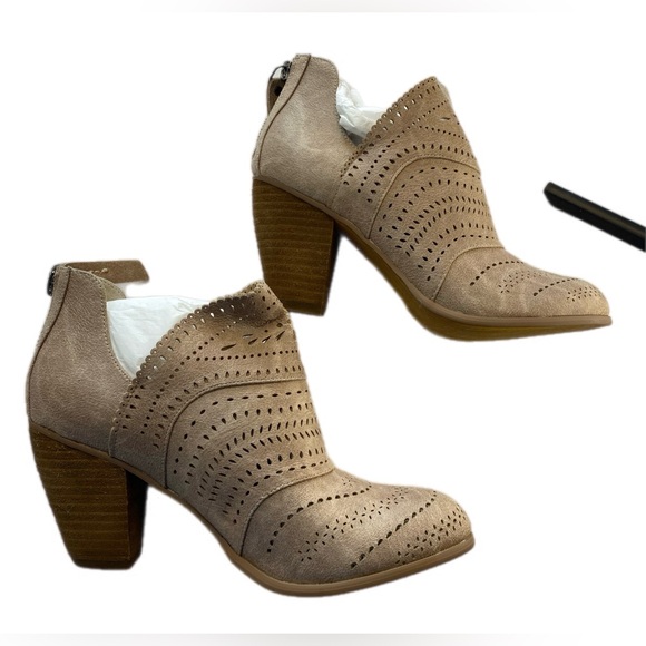 Not Rated Booties size 8  New  no box  never wore - Picture 11 of 14